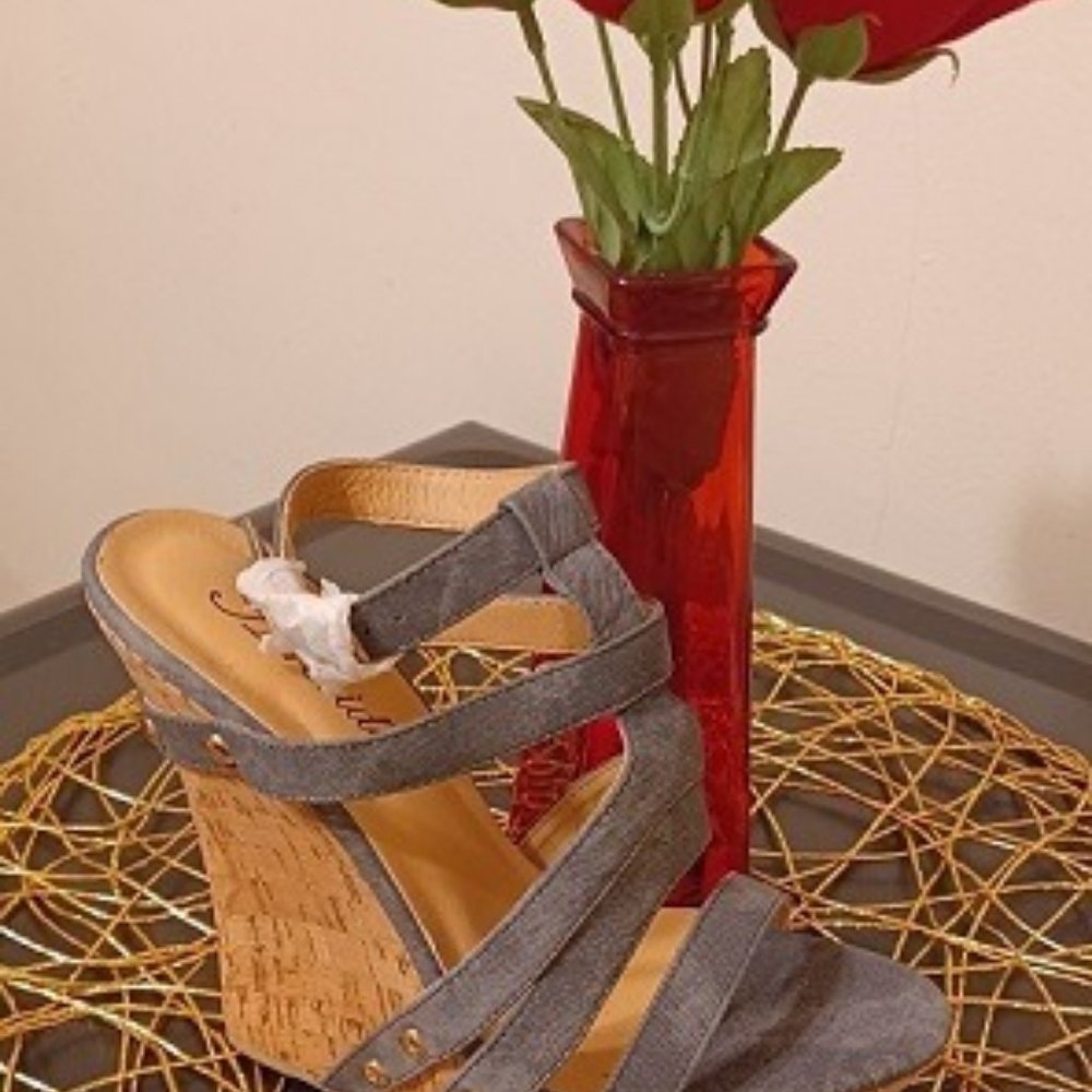 Atrevida, Sizes 6, 6.5 & 7 Color: Black Denim